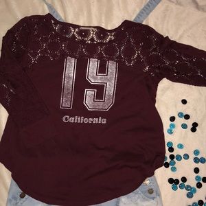 3/4 Hollister tee w/crochet detailed sleeves EUC